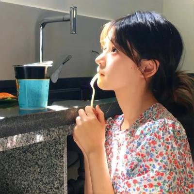 怕羞的黄莺